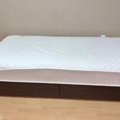 無料　ベッド　収納付きベッドフレーム＋マットレス＋敷きパッド付き