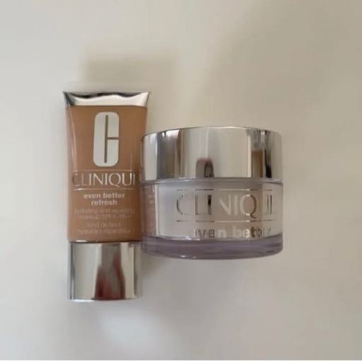 CLINIQUE ファンデーションとパウダー