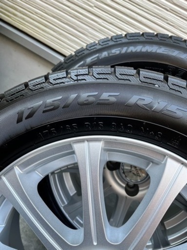 【お取引中】アクア スタッドレスタイヤ　美品　175/65 R15 4本ホイールセット