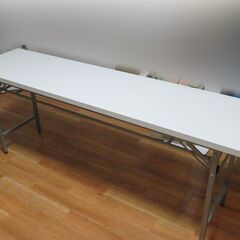 『無料でお譲り致します』白の折り畳みテーブルW180D45H70の２つ