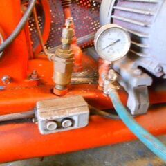 100Vコンプレッサー作動異常なし、引き取り限定になります。