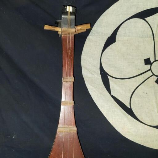 非常に珍しい3弦琵琶