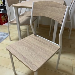 ダイニングテーブル 椅子4脚付き クッション
