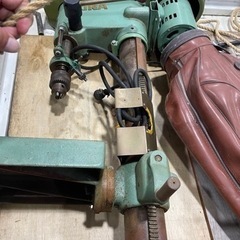 卓上ドリル　穴あけ