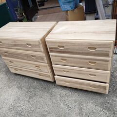 値下げ💴⤵️しました。おしゃれな 桐のタンス移動コマ付き 取っ手付き 大小 あります 、色塗変えて 欧米風に