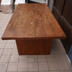 IDEE(イデー)で取り扱われていたFIORE(フィオーレ) チーク無垢材 ダイニングテーブルです。天然木のナチュラルな風合いが特徴的なリビングテーブル。北欧スタイルやオリエンタルテイストに♪CJ310