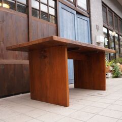 IDEE(イデー)で取り扱われていたFIORE(フィオーレ) チーク無垢材 ダイニングテーブルです。天然木のナチュラルな風合いが特徴的なリビングテーブル。北欧スタイルやオリエンタルテイストに♪CJ310