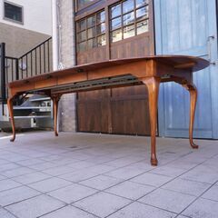 IDC OTSUKA(大塚家具)取り扱いの人気ブランドETHAN ALLEN(イーセンアーレン)社の来客時にも活躍するチェリー材 伸長式ダイニングテーブル。アンティーク調の猫脚エクステンションテーブルCJ312