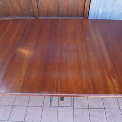 IDC OTSUKA(大塚家具)取り扱いの人気ブランドETHAN ALLEN(イーセンアーレン)社の来客時にも活躍するチェリー材 伸長式ダイニングテーブル。アンティーク調の猫脚エクステンションテーブルCJ312