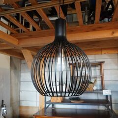 照明器具メーカー 遠藤照明のERP7454B ペンダントランプです。黒のワイヤーシェードからこぼれる光がモダンな印象の天井照明。インダストリアルスタイルや和の空間にもオススメです。 CJ315