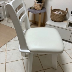 ホワイトの回転椅子×2脚
