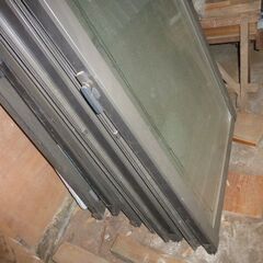 トステム製　アルミサッシ二重ガラス窓　4枚　枠付き　