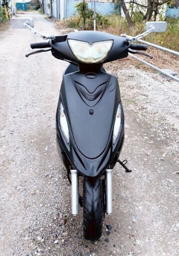 非常に高速なバイク。 優れたエンジン。 キムコVリンク。 ( 125cc)。 シートカバーは新品です。 エンジンオイルは新品です。 フロントタイヤほぼ新品です。 サイドスタンド付き。