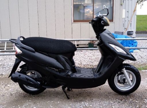 非常に高速なバイク。 優れたエンジン。 キムコVリンク。 ( 125cc)。 シートカバーは新品です。 エンジンオイルは新品です。 フロントタイヤほぼ新品です。 サイドスタンド付き。 非常に高速なバイク。 優れたエンジン。 キムコVリンク。 ( 125cc