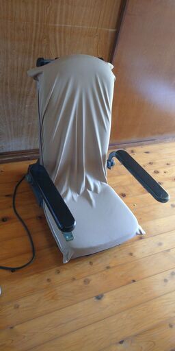 ③　介護用品　中古　電動座面上下稼働椅子