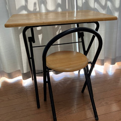 折りたたみテーブル・椅子