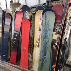 ビンディング付きスキー板とスノーボード板のみ。