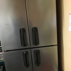 業務用冷蔵庫4枚ドア