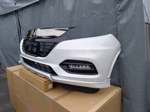 ◆中古品◆ホンダ純正 ヴェゼル フロントバンパー RU3 フォグランプ付き