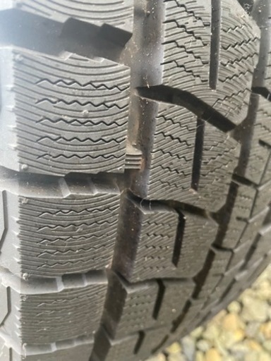 取引中【バリ溝！】275/60R18ダンロップスタッドレスタイヤ