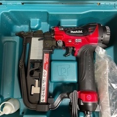 マキタ ❇️ 高圧フロアタッカー