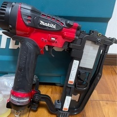 マキタ ❇️ 高圧フロアタッカー