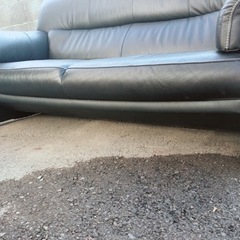 チターノ(Chitano) カリモク 高級ソファ Z18112BBG 黒本革張りラグジュアリー ハイクラスモダン