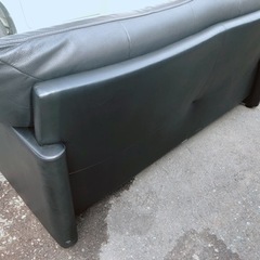 チターノ(Chitano) カリモク 高級ソファ Z18112BBG 黒本革張りラグジュアリー ハイクラスモダン