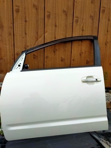 値段下げました 中古 トヨタ プリウス ドア 右前、左前、右後、左後