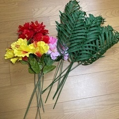 無料　造花　ハイビスカスと椰子の葉🌺