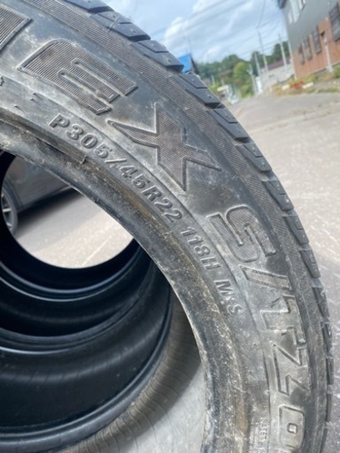 ファルケンスパイクタイヤ4本305/45r22