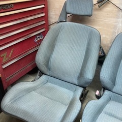 赤の工具箱とシビックeg系の椅子　運転席