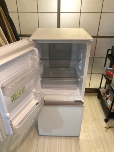 値下げしました。美品！2019年製シャープ冷蔵庫　両面開き可　137ℓ 八王子