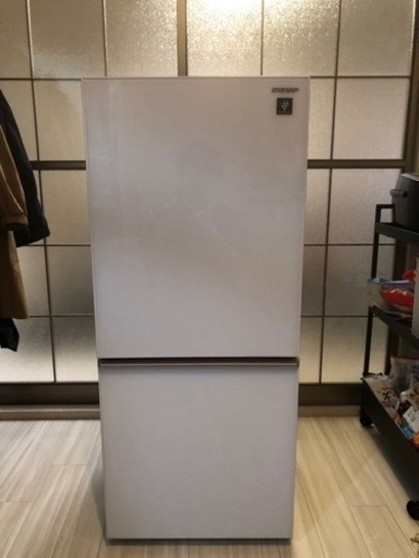 値下げしました。美品！2019年製シャープ冷蔵庫　両面開き可　137ℓ 八王子