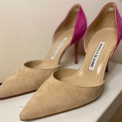 Manolo Blahnik ▷ 定価11万7千円