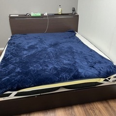 ニトリ　クイーンサイズ　ベッド　コンソン