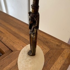 ファラオの置物　ゴールドカラー　大理石の台