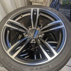 定価19,580円2WAYカーゴスラックスパンツBEIGE-美品 BMW F30.31シリーズ ホイール付き18インチのスタッドレスタイヤ付き4本セット