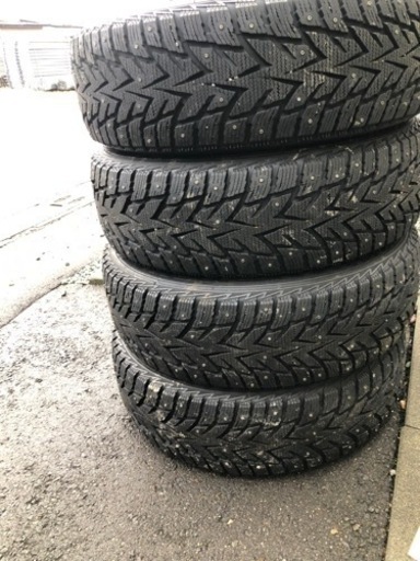 本日限定自車配達で送料お得です。スパイクタイヤ　225 65 r17