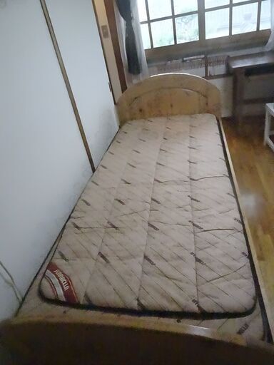フィンランド製　木製シングルベッド　カントリー調