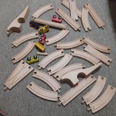 木製プラレールみたいな電車おもちゃ