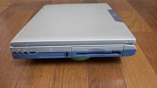 SHARP Mebius PC-MJ740C 本体のみ(HDD、ACアダプター無し) 電源が入りWindowsMEが立ち上がりました。 - 売ります・あげます