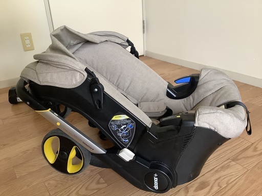 doona チャイルドシートにもなるベビーカー　isofix付き