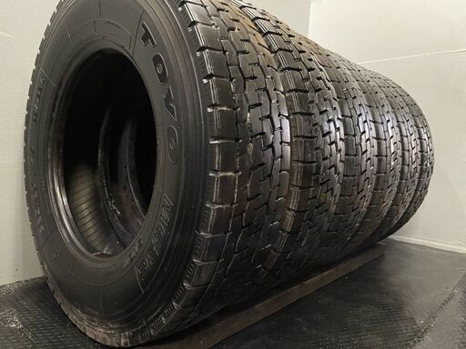 未使用品TOYO 225/80R17.5 123/122L TOYOトラック用MIXタイヤ225／80R17.5 123／122L