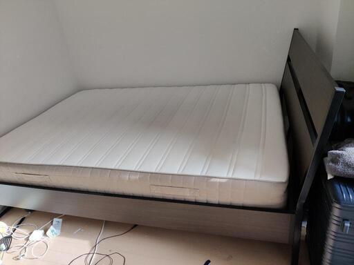イケアのベッドとマットレス 200*140 cm