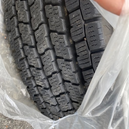 美品ハイエース　ヨコハマのスタッドレスタイヤ　195/80R15ホイル付き4本セット