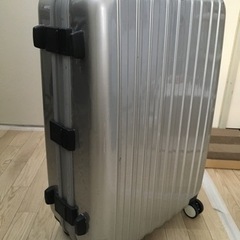 美品　超大型スーツケース　シルバー色