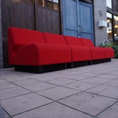 Herman Miller(ハーマンミラー)のモジュラーシーティングソファ4Pです。セパレートタイプになっており、お部屋に合わせて様々な組み合わせでレイアウトしていただけます♪CJ322