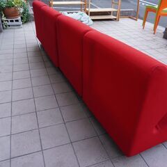 Herman Miller(ハーマンミラー)のモジュラーシーティングソファ4Pです。セパレートタイプになっており、お部屋に合わせて様々な組み合わせでレイアウトしていただけます♪CJ322