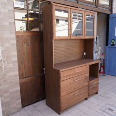 FLYMEe vert(フライミーヴェール)よりウォールナット材キッチンボードです。 前板のウォールナット無垢材がアクセントのレンジボード。ダイニングはもちろんリビングにも合わせやすいデザインです♪CJ323